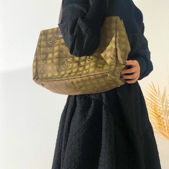 Authentic Rare Chanel Tote Bag New Travel Line Nylon Olive Green Women's Bag - Picture 1 of 11